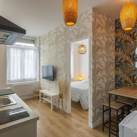 Ideally Located Close To Train Daire *