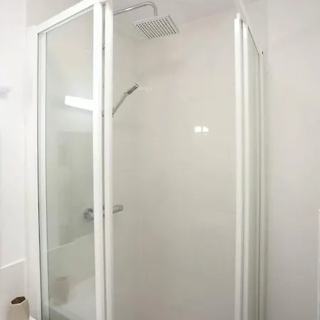 Ideally Located Close To Train * Amiens