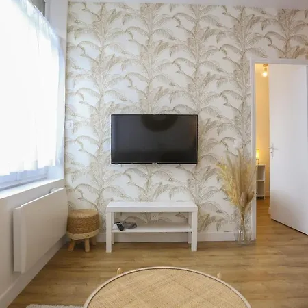 Daire Ideally Located Close To Train *