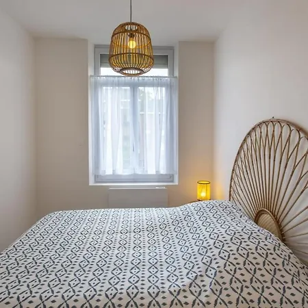 Ideally Located Close To Train *