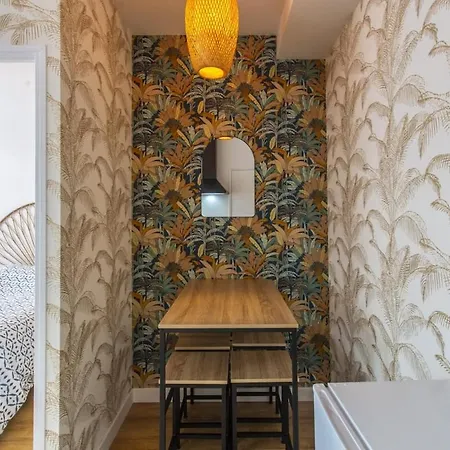 Ideally Located Close To Train Daire *