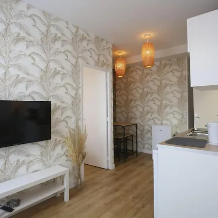 Ideally Located Close To Train * Amiens
